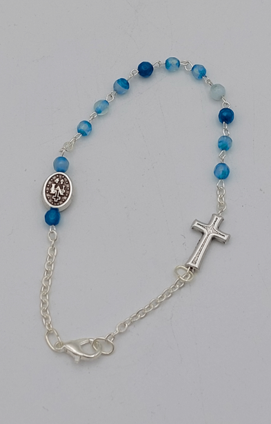 Narukvica desetica sa staklenim zrncima