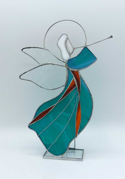 Anđeo na stalku - staklo u boji