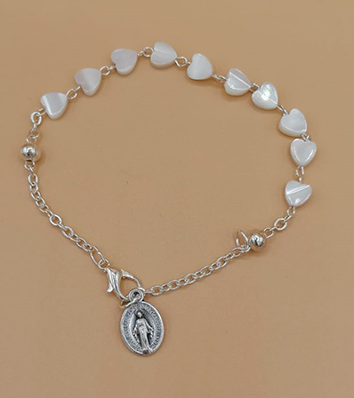 Narukvica - srce s medaljicom